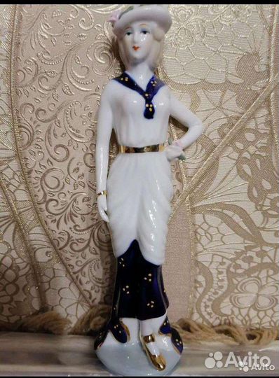Статуэтка фарфор