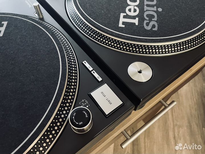 Пара виниловых пригрывателей Тесhniсs SL 1200мk3d