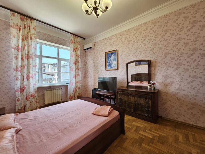 3-к. квартира, 100 м², 5/5 эт.