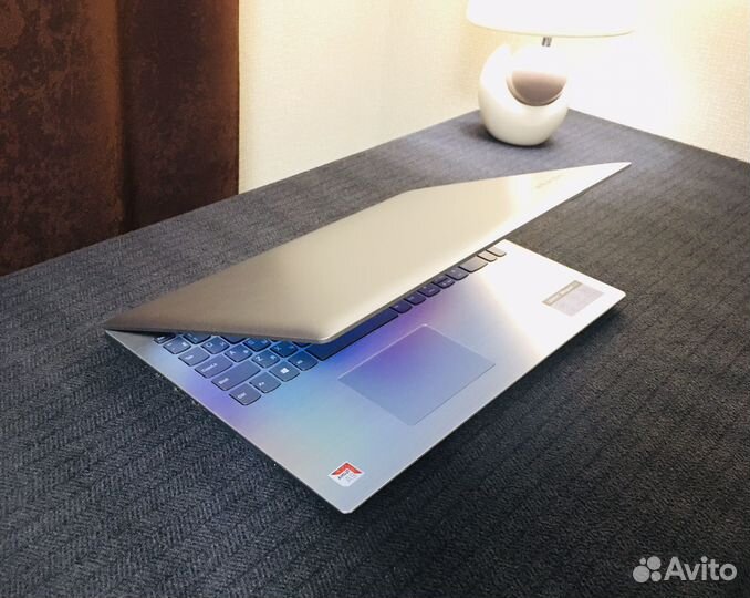 Ультрабук Lenovo