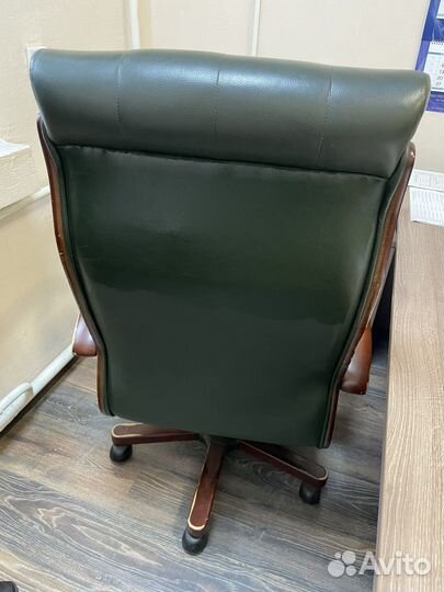 Офисное кожаное кресло бу