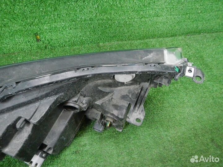 Фара левая Toyota RAV4