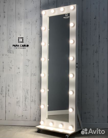 Гримерное зеркало с лампочками