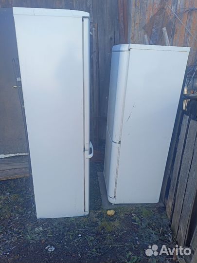 Два холодильника на запчасти