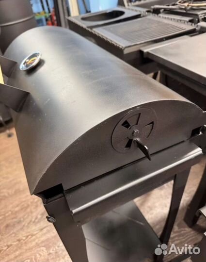 Мангал с полкой и крышкой барбекю