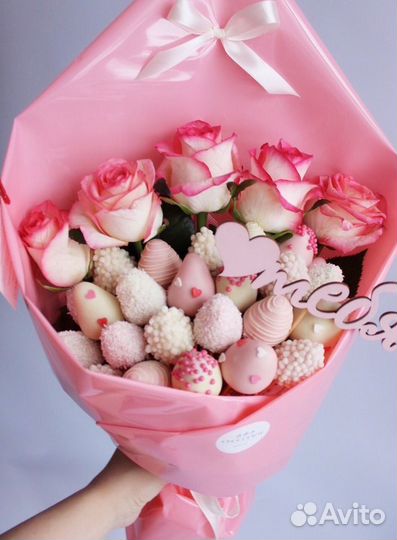 Клубника и розы