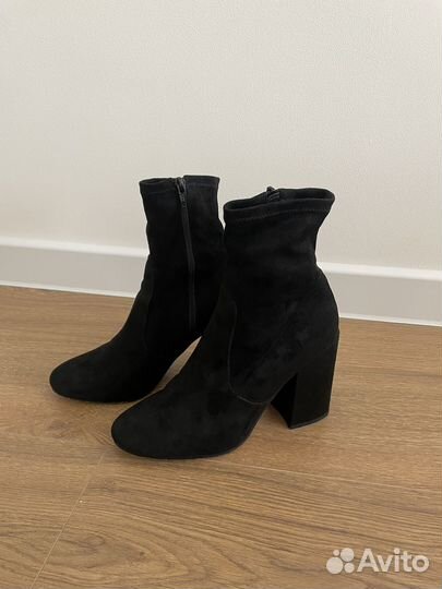 Ботинки-носки на широком каблуке