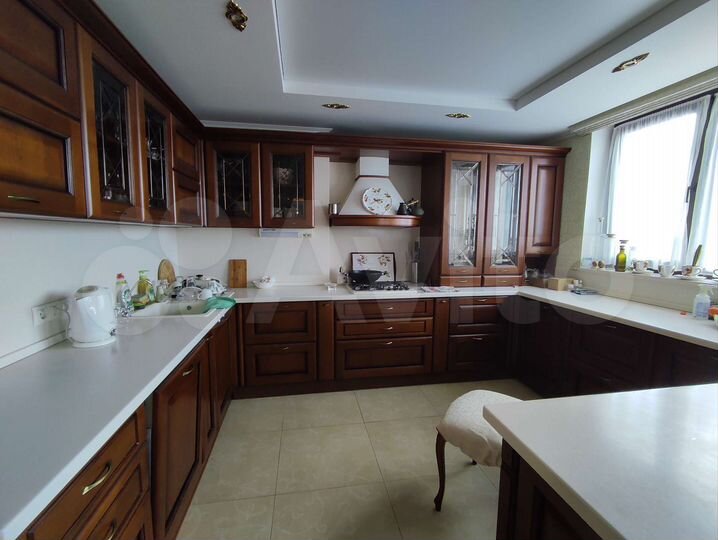 3-к. квартира, 167 м², 8/8 эт.