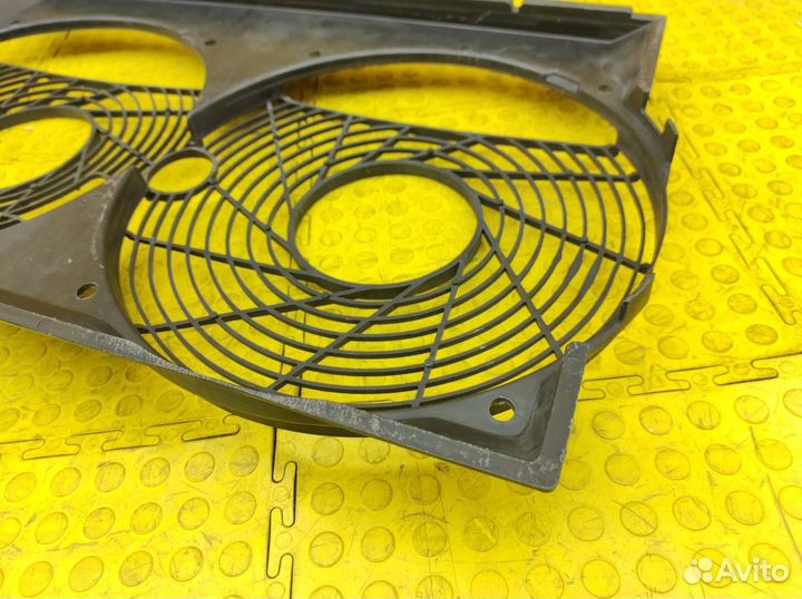 Диффузор вентилятора Mercedes-Benz W124