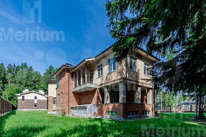 Коттедж 580 м² на участке 25 сот.