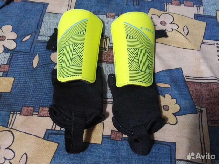 Футбольные щитки