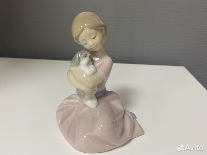 Статуэтка фарфор