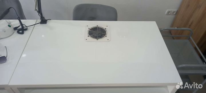 Маникюрный стол бу