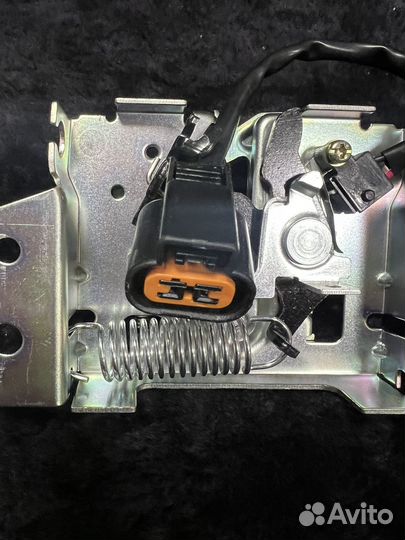 Замок капота с датчиком открытия Паджеро 4