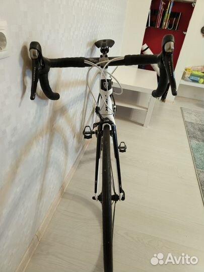 Шоссейный карбоновый велосипед Trek Domane 4.5