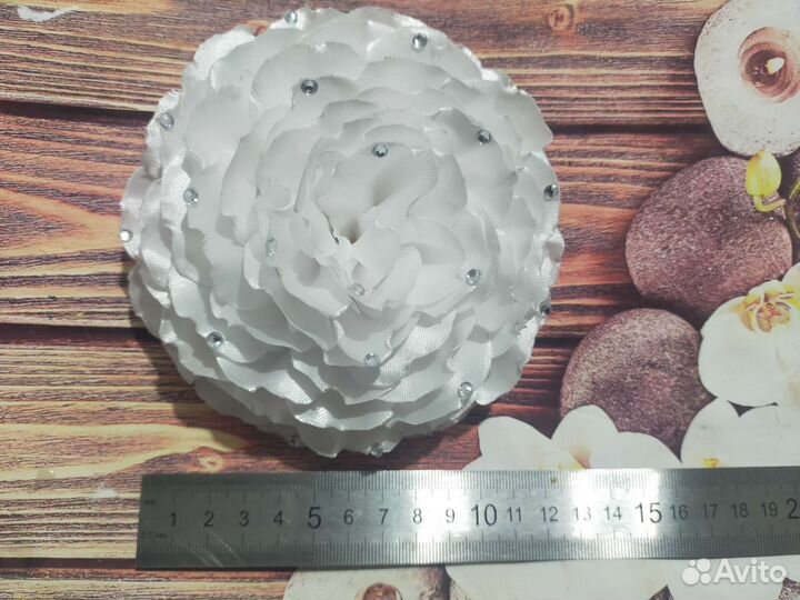 Большие белые резиночки ручной работы