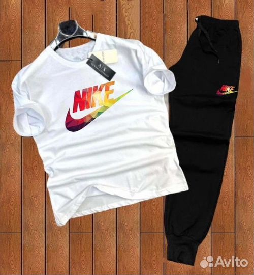 Спортивный костюм