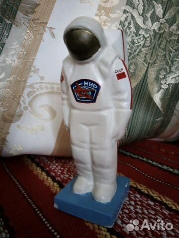 Статуэтки Космонавт