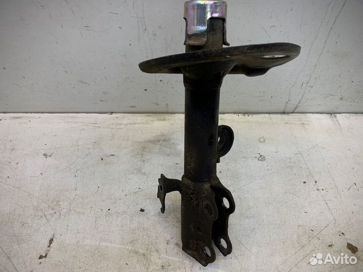 Амортизатор правый Toyota Rav4 40 2012-2019