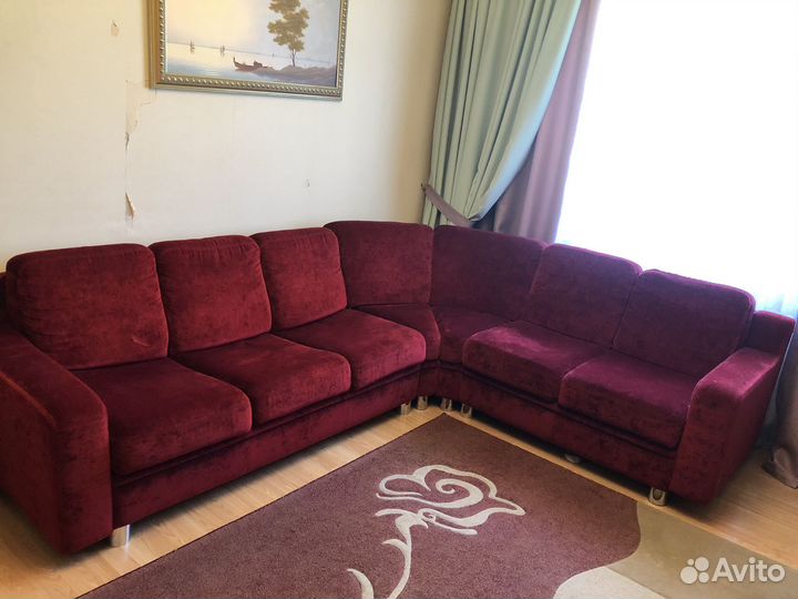 Большой угловой диван