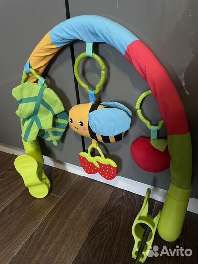 Дуга с игрушками