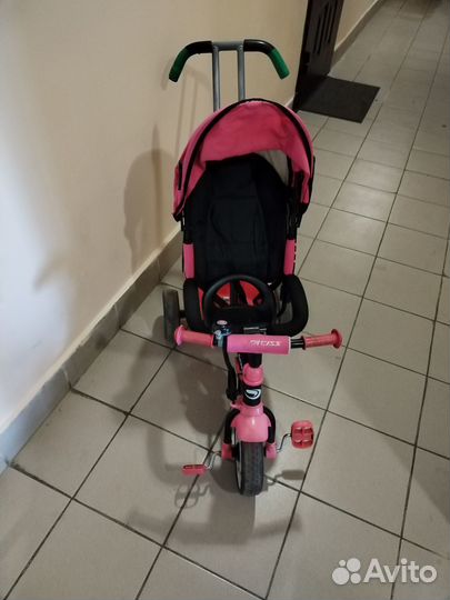 Трехколесный велосипед с ручкой