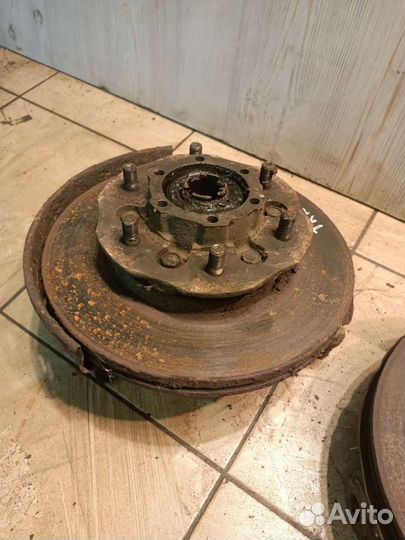 Поворотные кулаки Nissan Terrano WD21