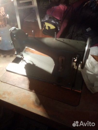 Продам швейную машину Минерва 60года