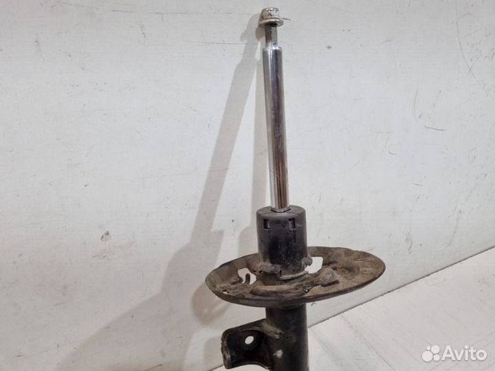 Амортизатор передний правый Toyota Camry V70