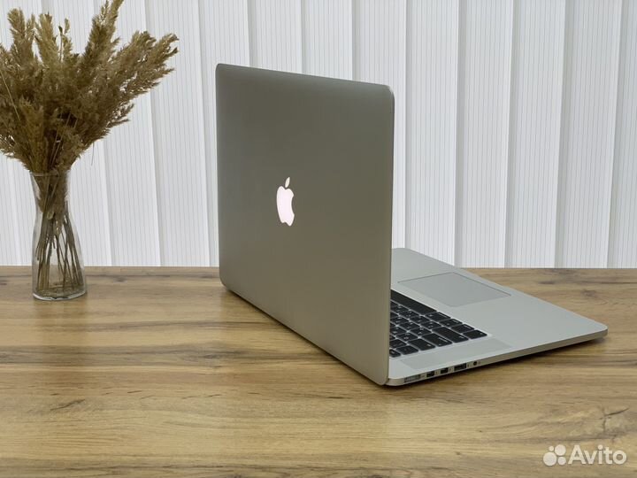 MacBook Pro 15 2017 i7 Sonoma + Photoshop