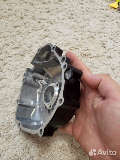 Крышка двигателя левая генератора Suzuki GSR gsxr