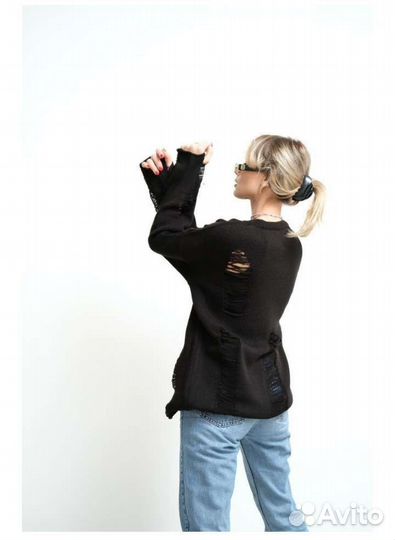 Рваный свитер