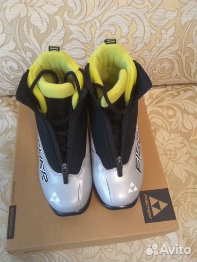 Продам лыжные ботинки Fischer 35р-р