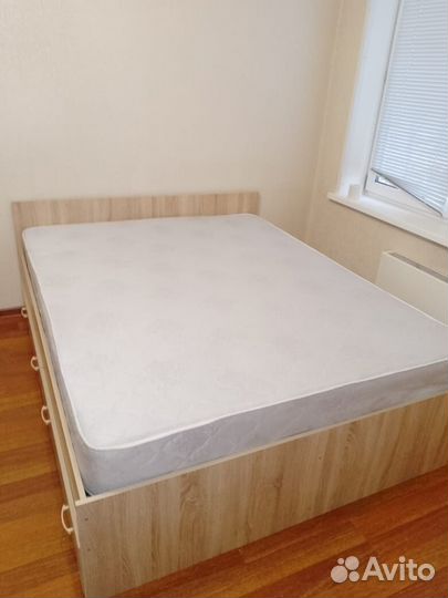 Кровать с матрасом