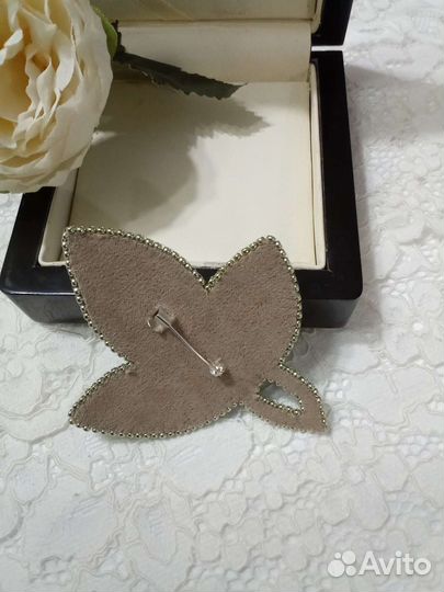 Брошь ручной работы Листочки