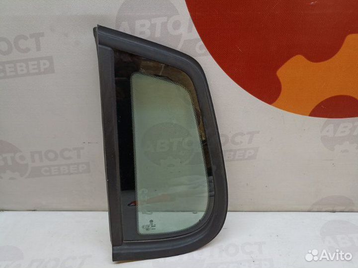 Стекло собачника левое заднее Volkswagen Tiguan