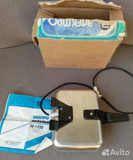 Электровафельница 