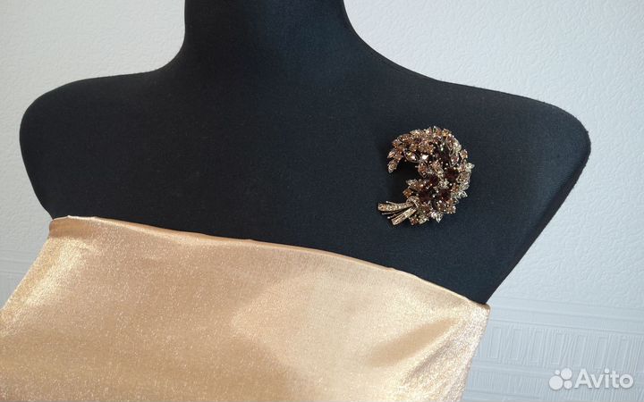 Брошь -кулон со стразами.Бижутерия