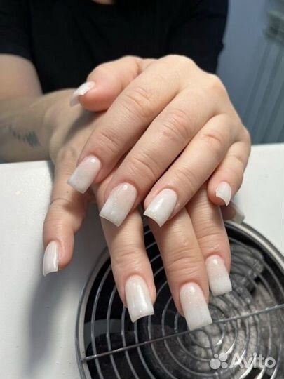 Модель на маникюр