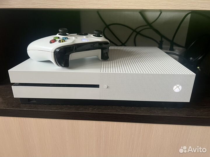 Xbox One s 1tb с играми