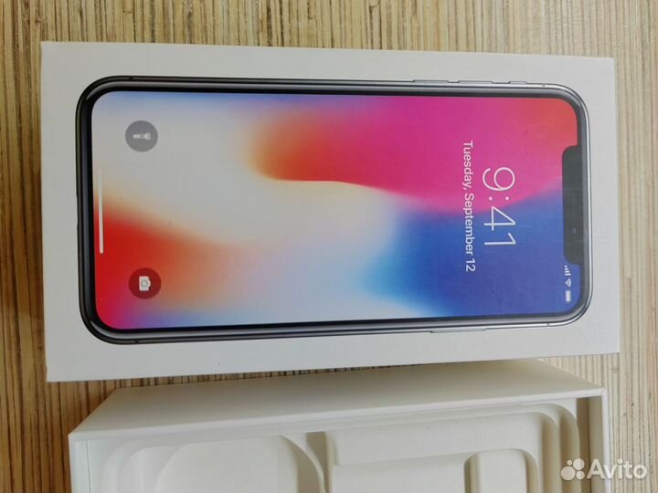 Коробка от iPhone 10 и realme