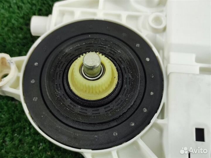 Мотор стеклоподъёмника передний левый volkswagen