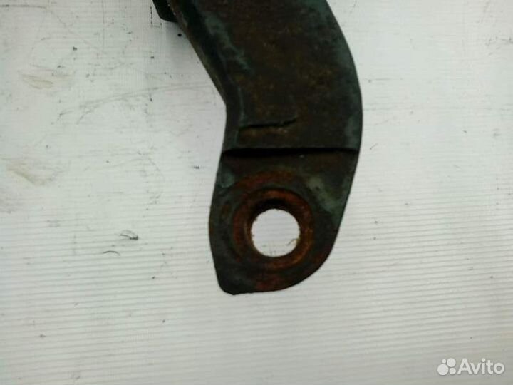 Кронштейн амортизатора ведущего моста, нижний прав