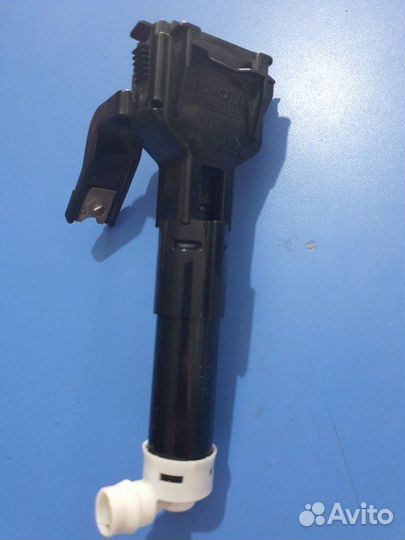 Форсунка омывателя передняя левая Toyota Land