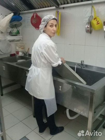 Мойщица посуды