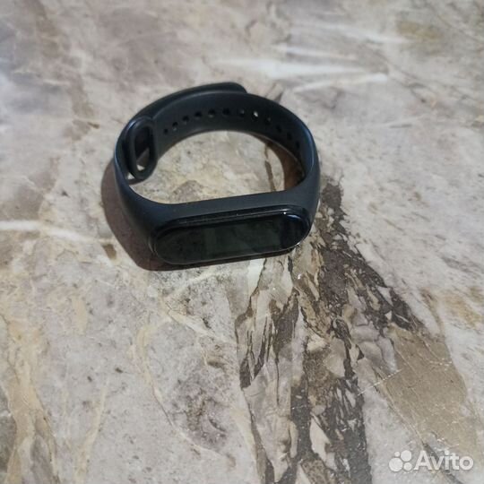 Продам фитнес браслет Mi band 4 nfc