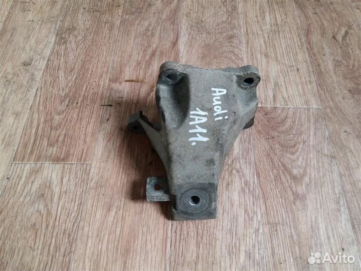 Кронштейн двигателя правый Audi A6 C6 2004-2011