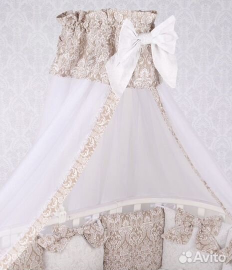 Балдахин в кроватку, подушки 12 штук и простынь