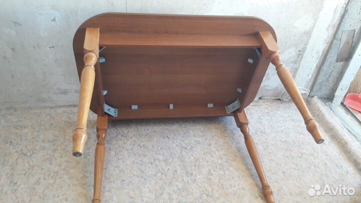 Продам кухонный стол