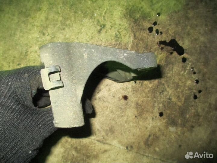 Кронштейн опоры двигателя BMW 5-серия E60/E61 2003